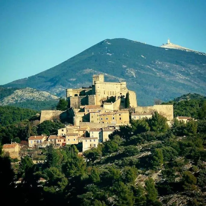 Jolie Maison Au Pied Du Chateau Du Barroux Le Barroux Hébergement de vacances