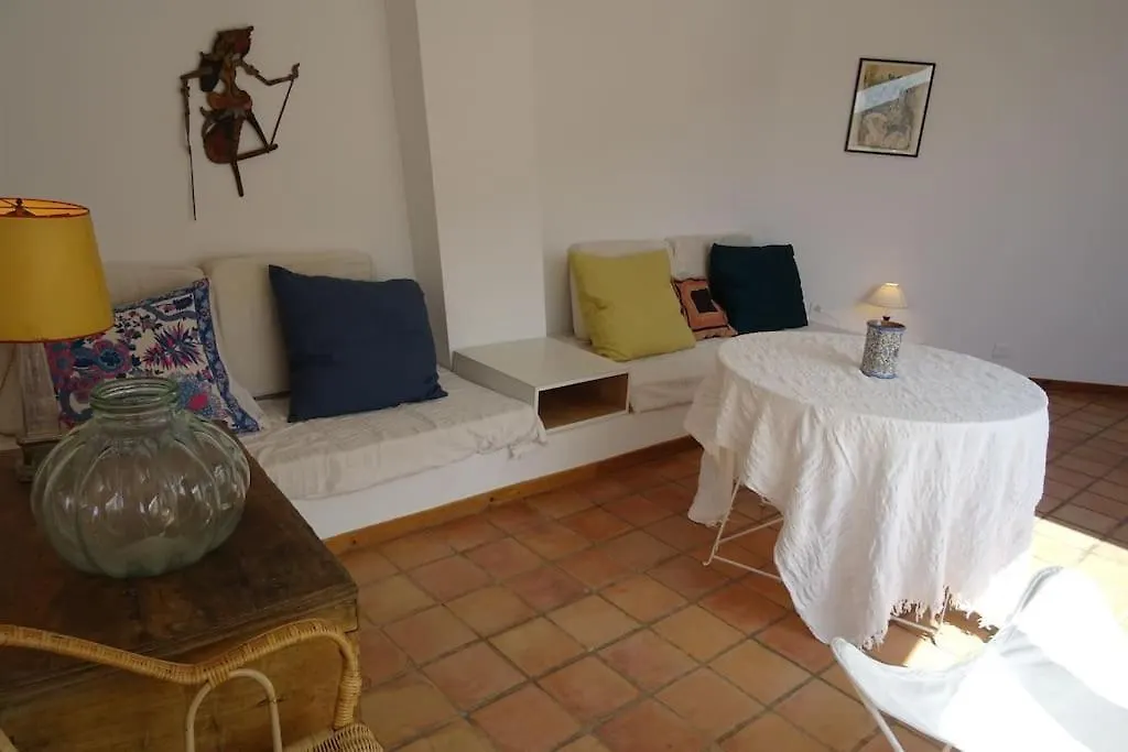 Hébergement de vacances Jolie Maison Au Pied Du Chateau Du Barroux Le Barroux
